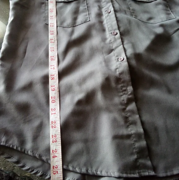 Women's Gray Short Sleeve Button Down Blouse Shirt Size L - Picture 9 of 10